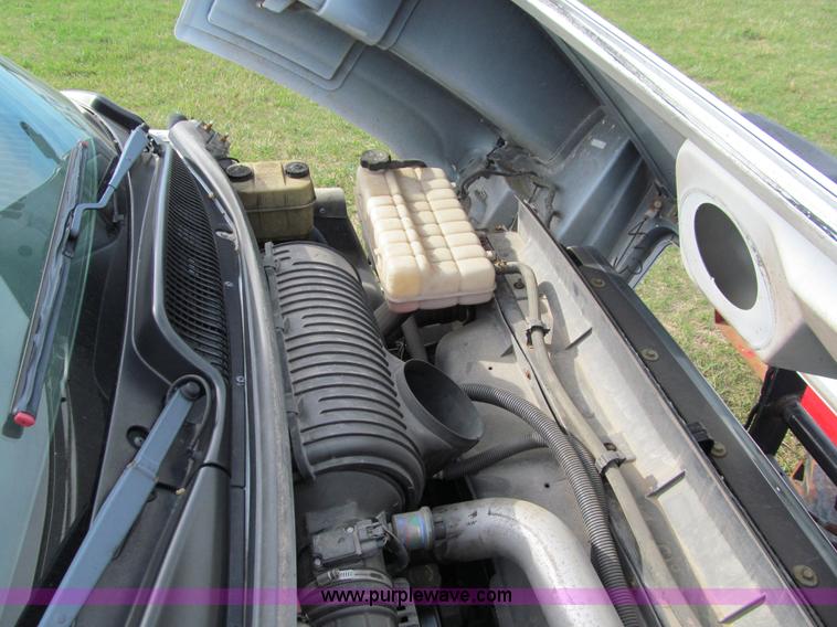 image for item I9786 2004 GMC C5500 dump truck