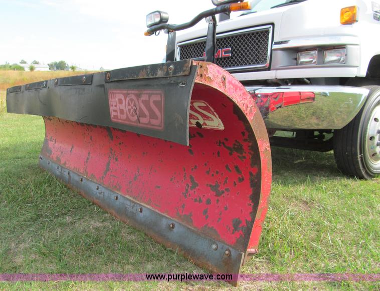 image for item I9786 2004 GMC C5500 dump truck