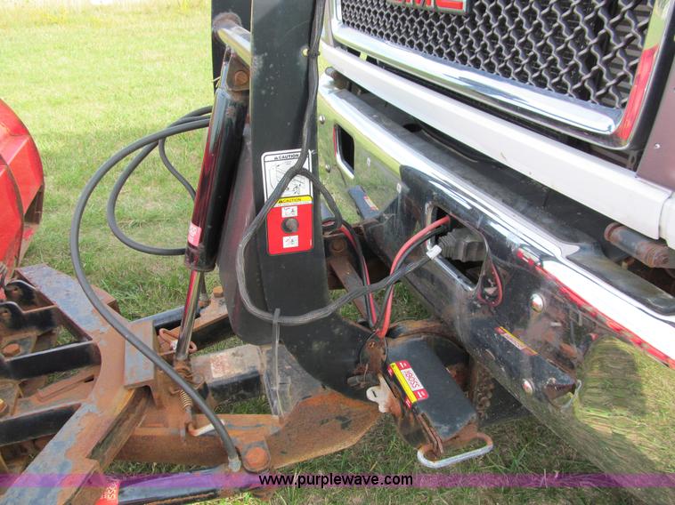 image for item I9786 2004 GMC C5500 dump truck