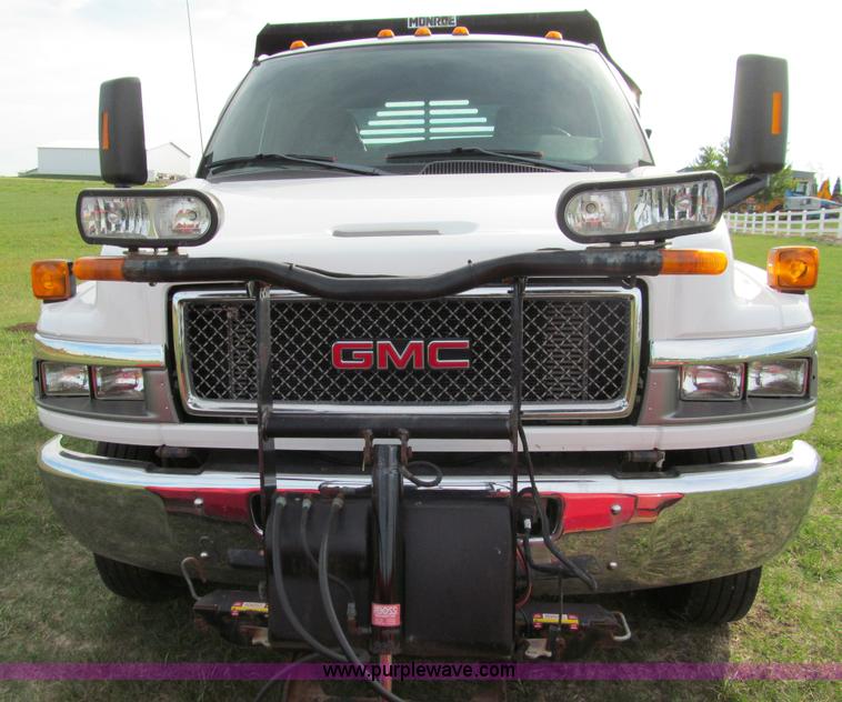image for item I9786 2004 GMC C5500 dump truck