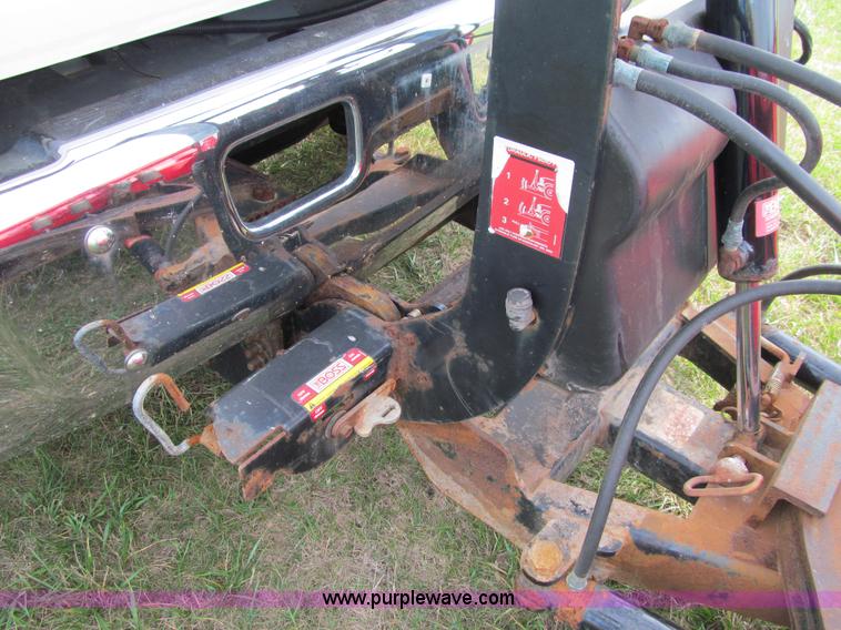 image for item I9786 2004 GMC C5500 dump truck