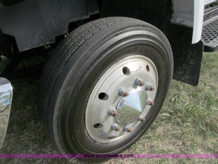 image for item I9786 2004 GMC C5500 dump truck