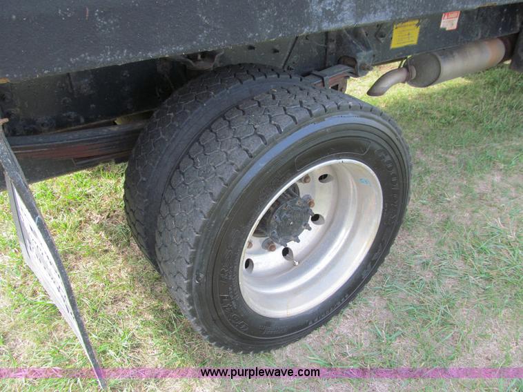 image for item I9786 2004 GMC C5500 dump truck