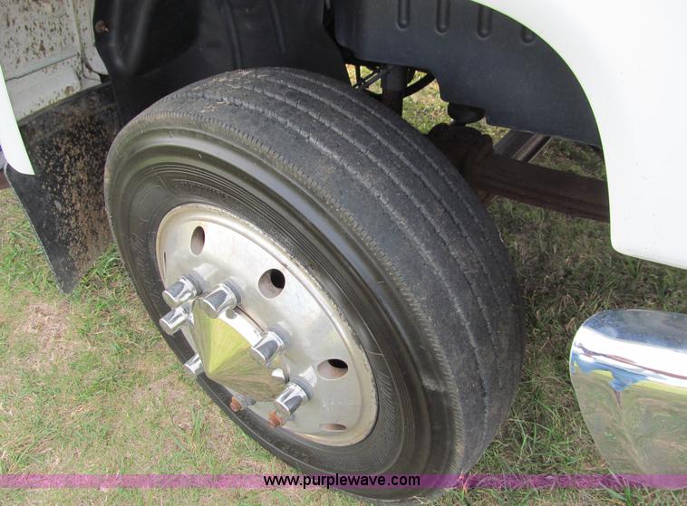 image for item I9786 2004 GMC C5500 dump truck