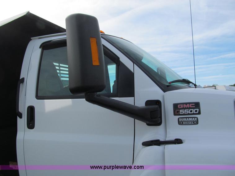 image for item I9786 2004 GMC C5500 dump truck