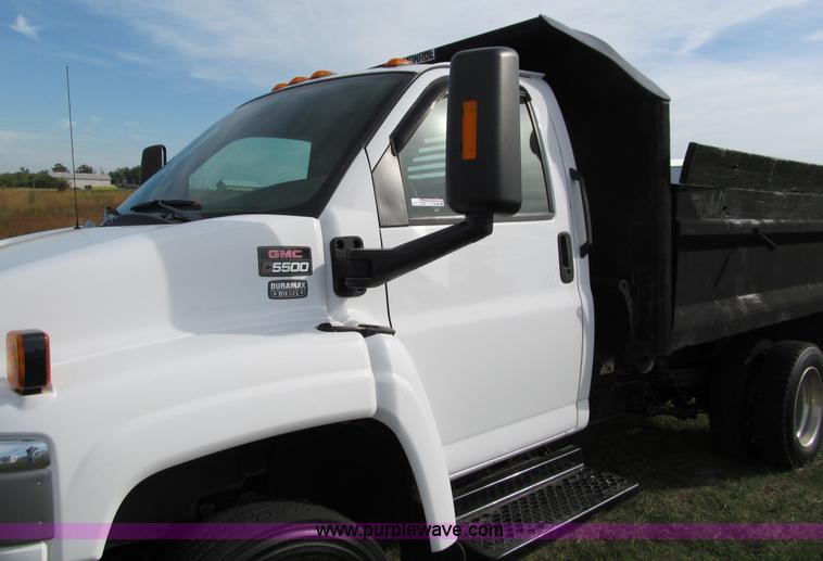 image for item I9786 2004 GMC C5500 dump truck