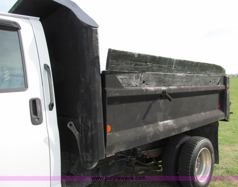 image for item I9786 2004 GMC C5500 dump truck