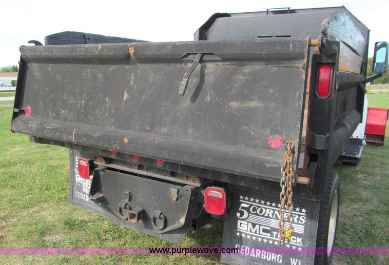 image for item I9786 2004 GMC C5500 dump truck