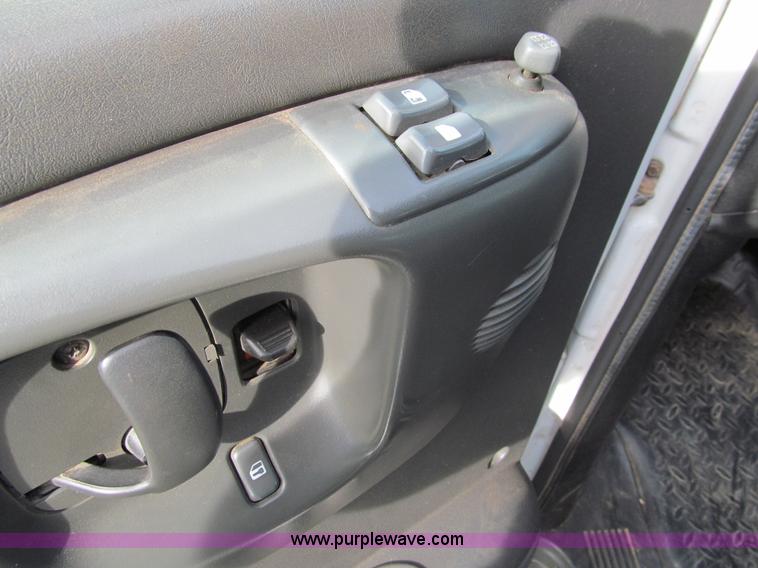 image for item I9786 2004 GMC C5500 dump truck