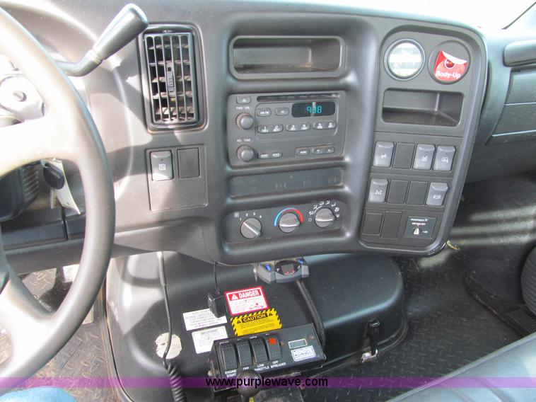 image for item I9786 2004 GMC C5500 dump truck