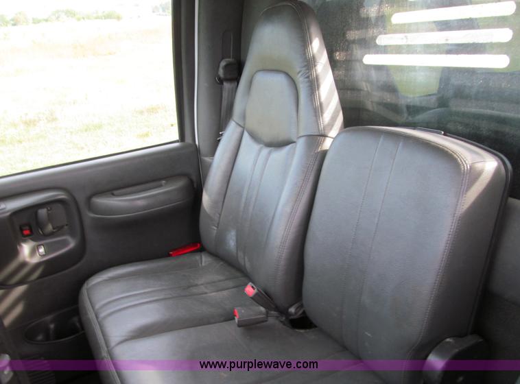 image for item I9786 2004 GMC C5500 dump truck