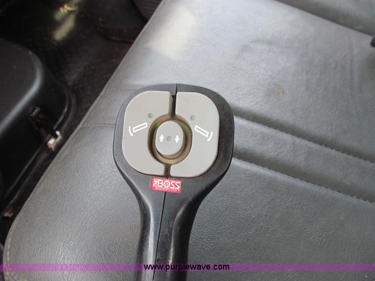 image for item I9786 2004 GMC C5500 dump truck