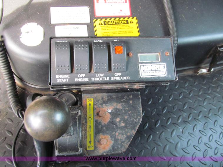 image for item I9786 2004 GMC C5500 dump truck