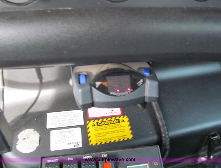 image for item I9786 2004 GMC C5500 dump truck