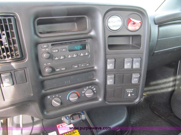 image for item I9786 2004 GMC C5500 dump truck