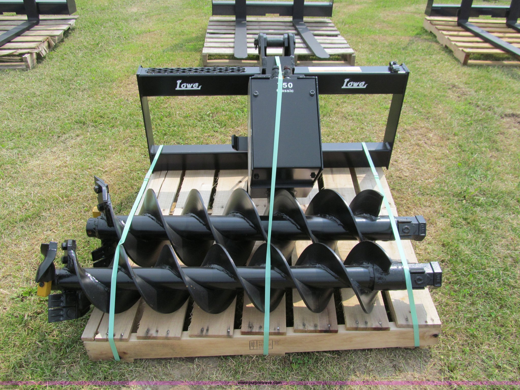 Lowe 750CH hydraulic auger skid steer attachment in Knapp, WI Item