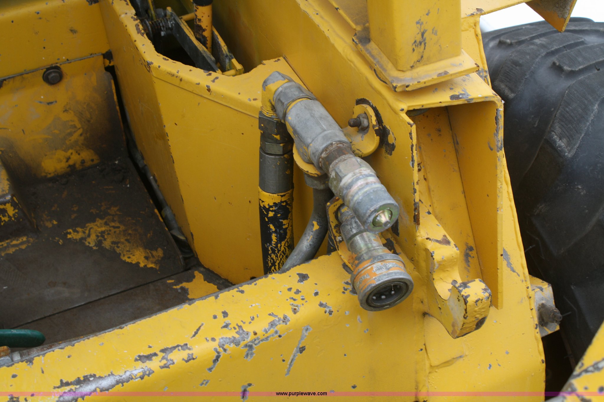 1989 Gehl 4615 skid steer in St. Joseph, MO Item F2658 sold Purple Wave