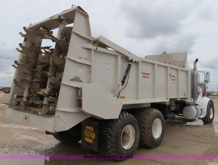 image for item B2486 2006 Peterbilt 357 manure spreader truck