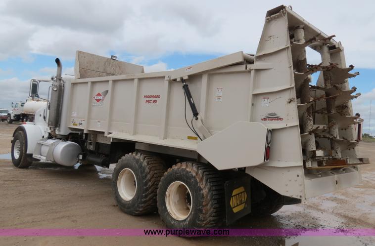 image for item B2486 2006 Peterbilt 357 manure spreader truck