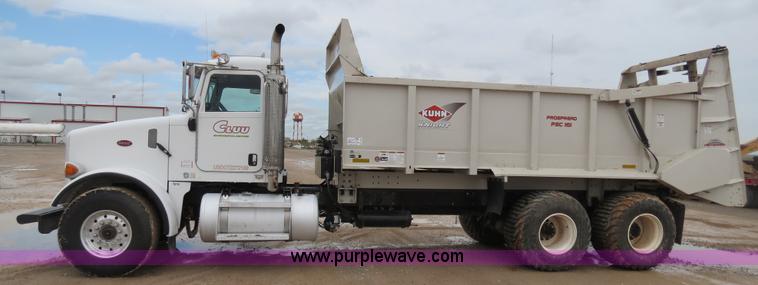 image for item B2486 2006 Peterbilt 357 manure spreader truck