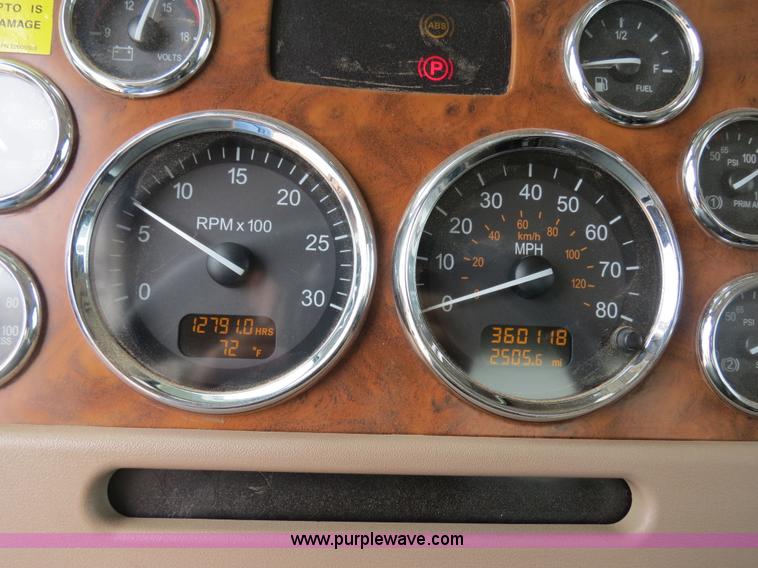 image for item B2486 2006 Peterbilt 357 manure spreader truck