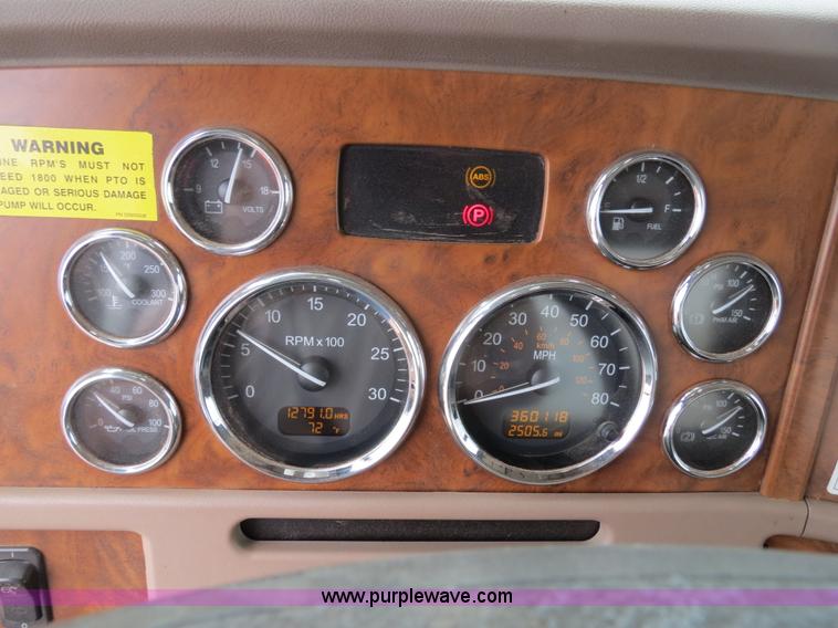 image for item B2486 2006 Peterbilt 357 manure spreader truck