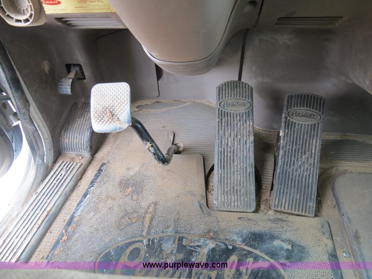 image for item B2486 2006 Peterbilt 357 manure spreader truck