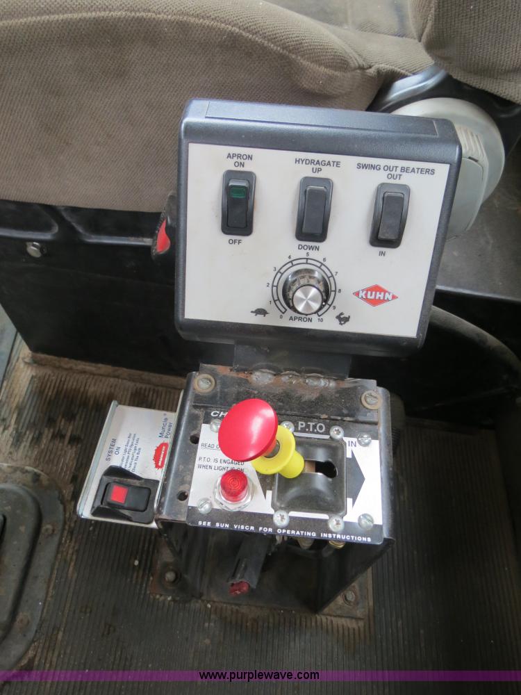 image for item B2486 2006 Peterbilt 357 manure spreader truck