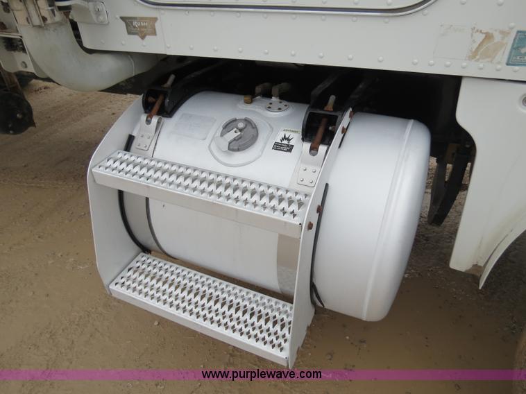 image for item B2486 2006 Peterbilt 357 manure spreader truck