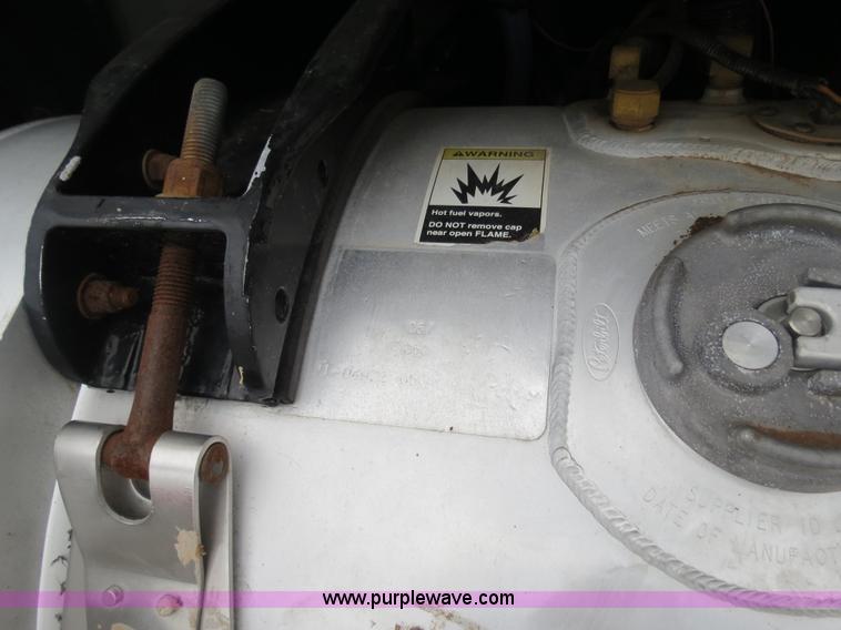 image for item B2486 2006 Peterbilt 357 manure spreader truck