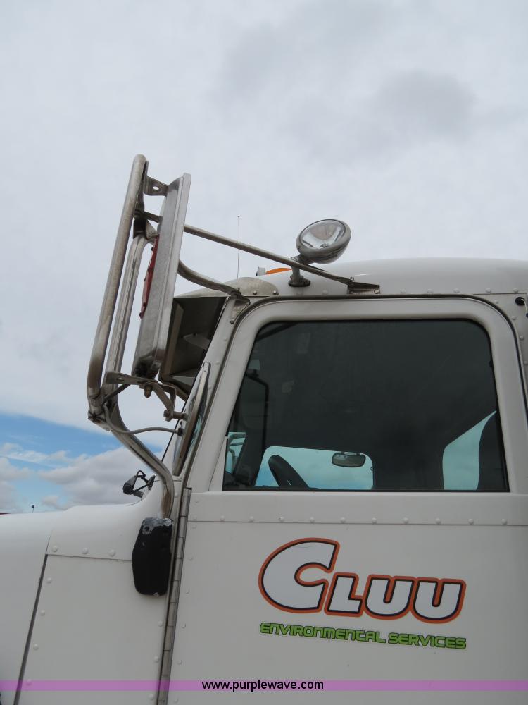 image for item B2486 2006 Peterbilt 357 manure spreader truck