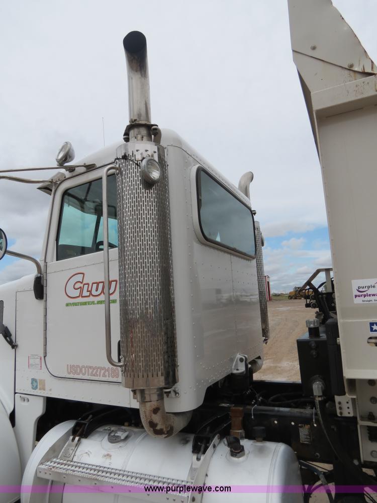 image for item B2486 2006 Peterbilt 357 manure spreader truck