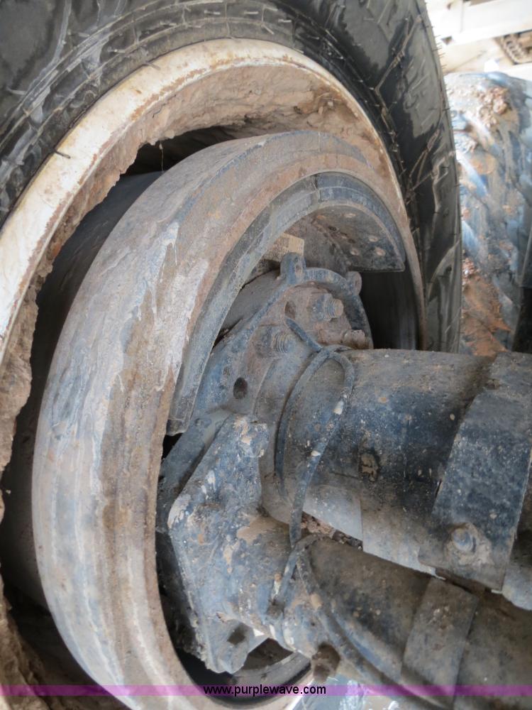 image for item B2486 2006 Peterbilt 357 manure spreader truck