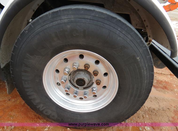 image for item B2486 2006 Peterbilt 357 manure spreader truck