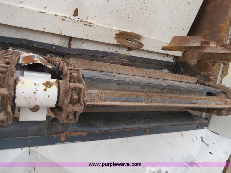 image for item B2486 2006 Peterbilt 357 manure spreader truck