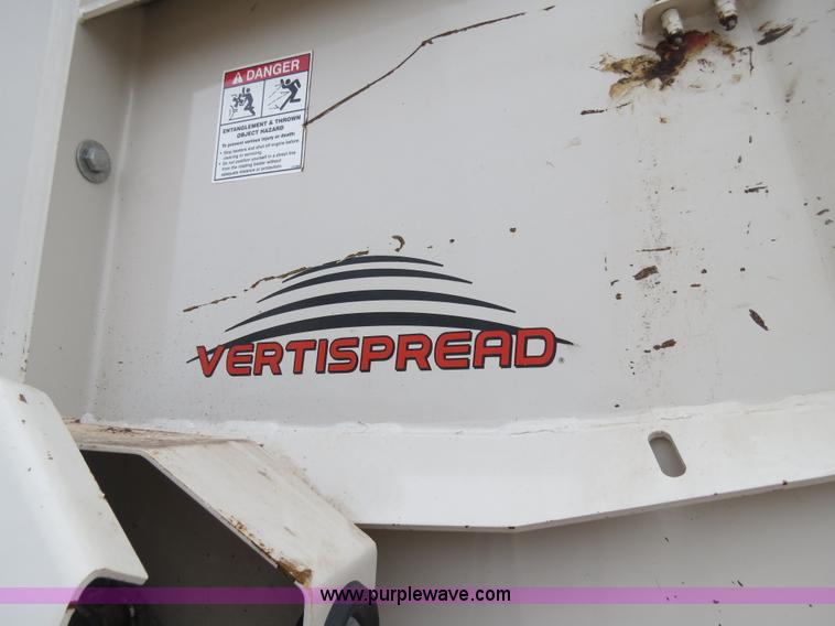 image for item B2486 2006 Peterbilt 357 manure spreader truck