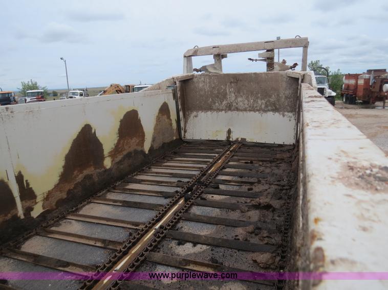 image for item B2486 2006 Peterbilt 357 manure spreader truck