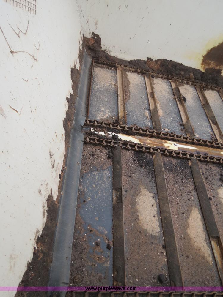 image for item B2486 2006 Peterbilt 357 manure spreader truck