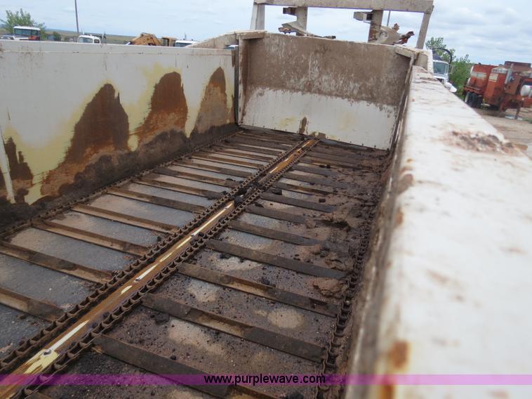 image for item B2486 2006 Peterbilt 357 manure spreader truck