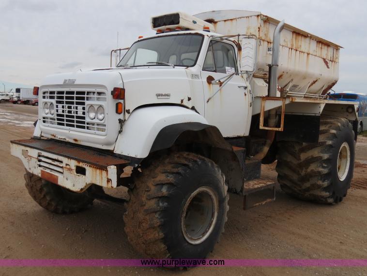 image for item B2488 GMC Big Wheels 7500 spreader truck