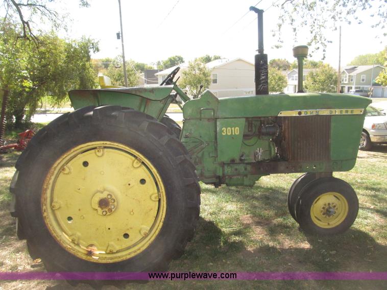 image for item B5242 1962 John Deere 3010 tractor