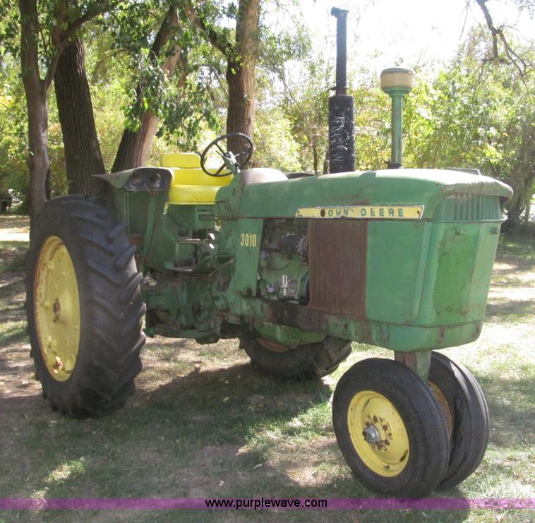 image for item B5242 1962 John Deere 3010 tractor
