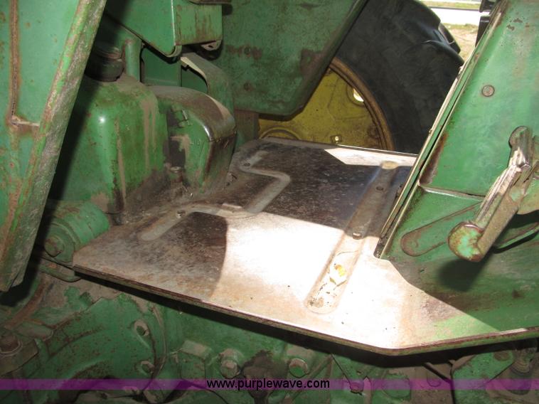 image for item B5242 1962 John Deere 3010 tractor