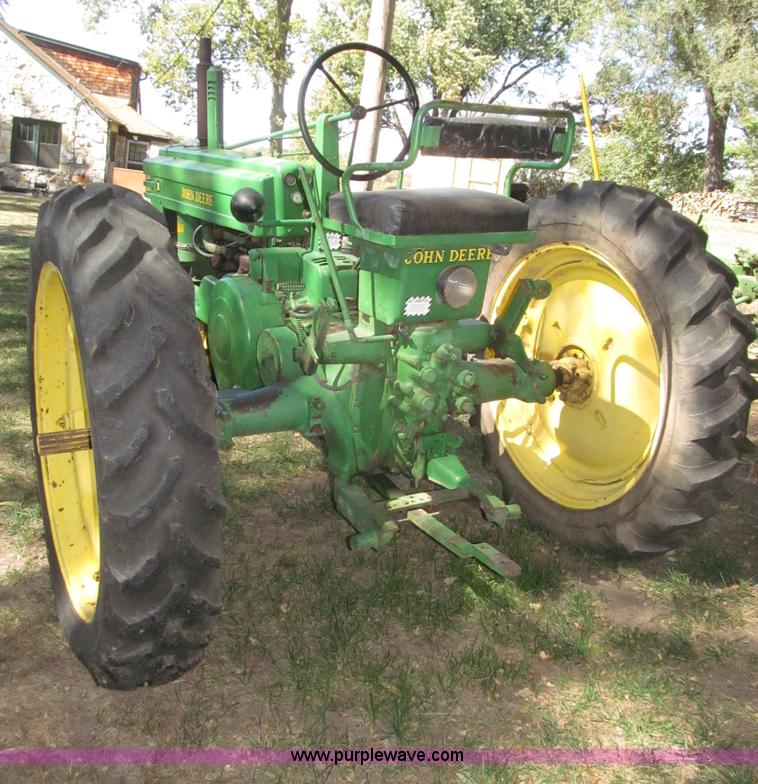 image for item B5247 1947 John Deere B tractor