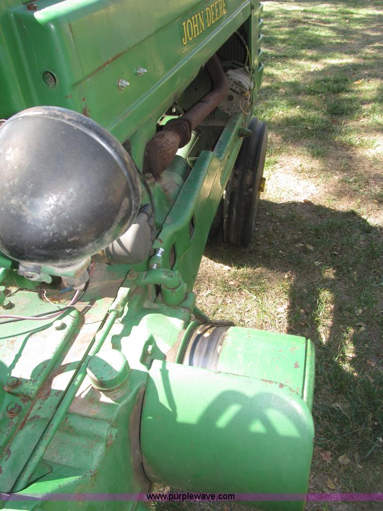 image for item B5247 1947 John Deere B tractor