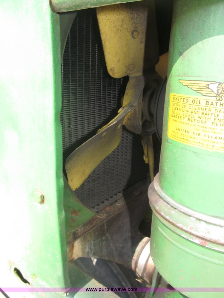 image for item B5247 1947 John Deere B tractor