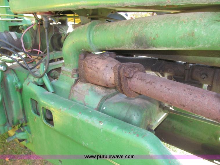 image for item B5247 1947 John Deere B tractor