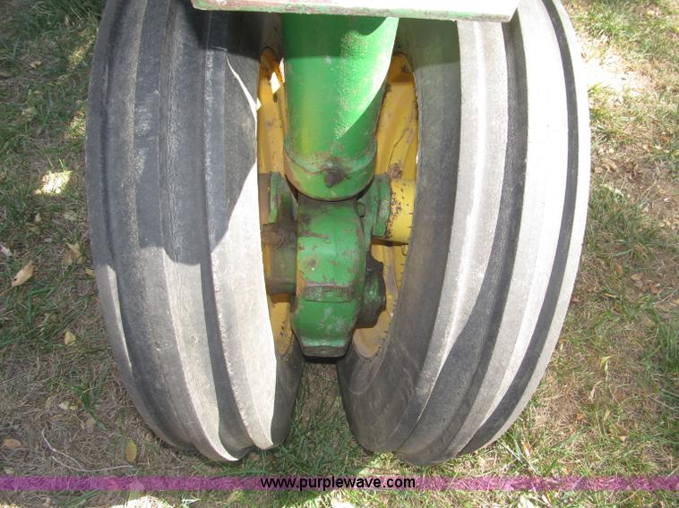 image for item B5247 1947 John Deere B tractor