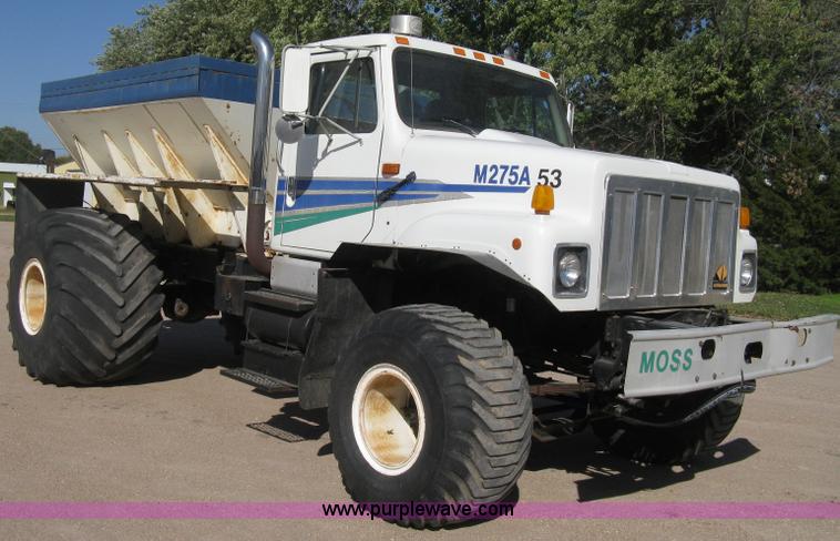image for item B8301 1995 International 2554 dry fertilizer spreader truck