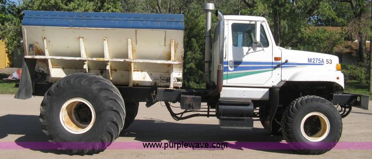 image for item B8301 1995 International 2554 dry fertilizer spreader truck